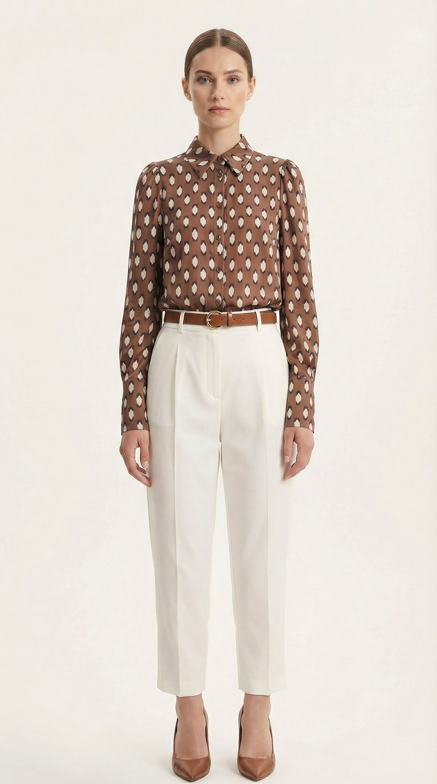 Модерен бял панталон с висока талия и кройка морков